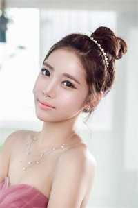 逃出囚笼归来，她将世子踢下神坛未删节