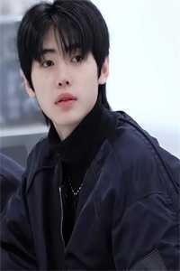 订婚宴上，未婚妻接过男模的房卡小说免费阅读