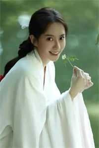 女神嫌我穷酸，我转身氪进美人圈列表