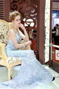 结婚纪念日，亲眼目睹老婆和白月光拥吻完结txt