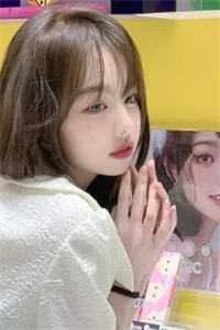 逃出囚笼归来，她将世子踢下神坛小说免费阅读全文