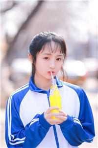 陪他东山再起后，他把婚戒给了小白花小说结局